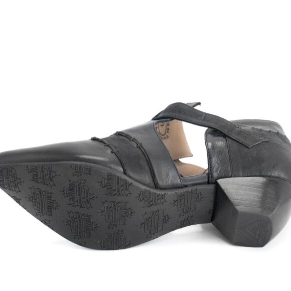 John Fleuvog Truth Alisha T-strap Size 6 - Picture 9 of 12